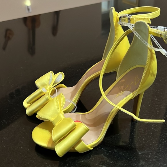 Women shoes - Picture 2 of 3